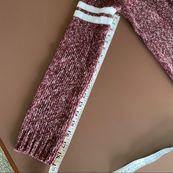 EUC sweater w/ striped sleeves - Picture 10 of 11